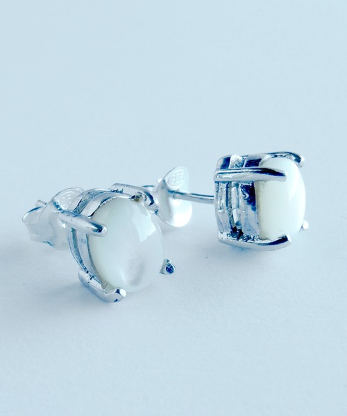 TONE SELECT GOODS(トーンセレクトグッズ)の「【925 SILVER ACC】天然石オーバルピアスSV925(OG)(ピアス(両耳用)・レディース・ホワイト/ブラック/ブラウン/グリーン・FREE)」の1枚目の写真