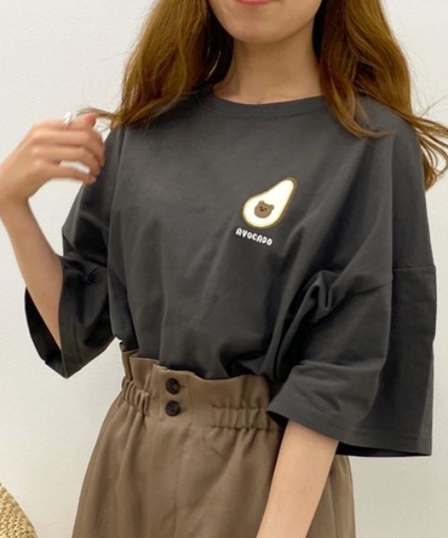 apres jour（アプレジュール）の「アボカドベアーT【ZOZOTOWN限定アイテム】（Tシャツ/カットソー・レディース・ブラック/グレー系その他/チャコールグレー/ホワイト系その他/その他/ライトホワイト/ホワイト系その他2/ダークグレー/グレー/ホワイト/スモークグレー/オフホワイト・フリー）」の6枚目の写真