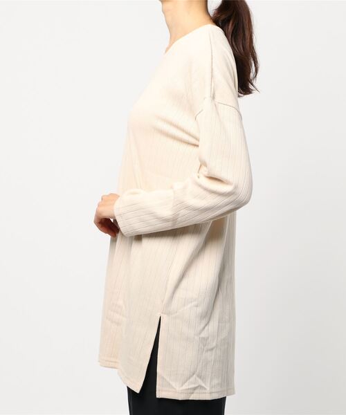 RANAN(ラナン)の「Vネックゆるカットソーチュニック(Tシャツ/カットソー・レディース・ライトグレー/ライトベージュ/カーキ/レッド/ブラック/オフホワイト/モカ/ブルーグリーン・L/M/LL)」の12枚目の写真