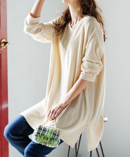 RANAN(ラナン)の「Vネックゆるカットソーチュニック(Tシャツ/カットソー・レディース・ライトグレー/ライトベージュ/カーキ/レッド/ブラック/オフホワイト/モカ/ブルーグリーン・L/M/LL)」の6枚目の写真