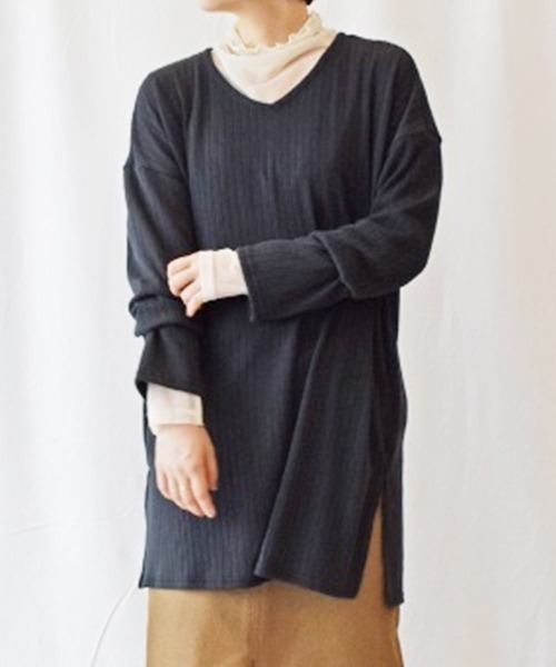 RANAN(ラナン)の「Vネックゆるカットソーチュニック(Tシャツ/カットソー・レディース・ライトグレー/ライトベージュ/カーキ/レッド/ブラック/オフホワイト/モカ/ブルーグリーン・L/M/LL)」の1枚目の写真