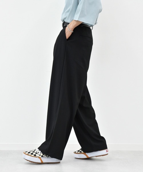 kutir（クティール）の「１タックワイドストレートパンツ（その他パンツ・メンズ・ダークグリーン/ブラック/モカ・MEDIUM/SMALL/LARGE）」の2枚目の写真