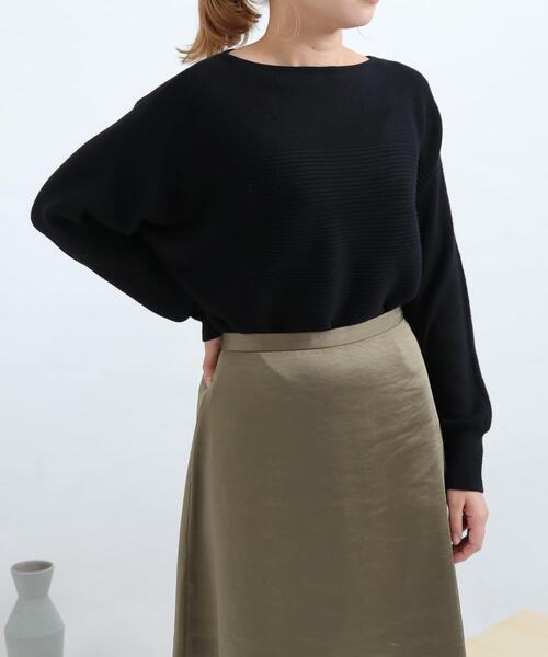 SENSE OF PLACE by URBAN RESEARCH（センスオブプレイスバイアーバンリサーチ）の「ストレッチボートネックドルマンセーター（ニット/セーター・レディース・アイボリー/ライトカーキ/ブラック/パープル/ブルー・FREE）」の3枚目の写真