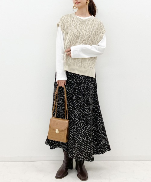 archives(アルシーヴ)の「パッチワークケーブルニットベスト(ニット/セーター・レディース・ブラウン/オフホワイト/ベージュ/ブルー・MEDIUM)」の8枚目の写真