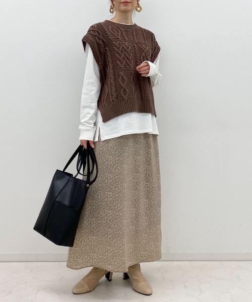 archives(アルシーヴ)の「パッチワークケーブルニットベスト(ニット/セーター・レディース・ブラウン/オフホワイト/ベージュ/ブルー・MEDIUM)」の9枚目の写真