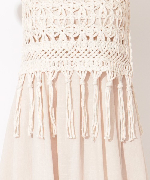 SOBRE❗️ 襟付きプリントミディアムワンピース 英字プリントのカジュアル襟付きミディフレアワンピース