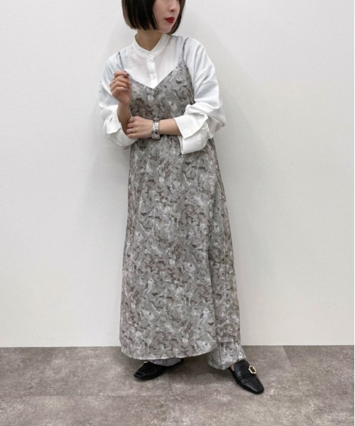 apres jour mignon(アプレジュールミニョン)の「マーブル柄キャミワンピース【ZOZOTOWN限定アイテム】(ワンピース・レディース・ベージュ/ダークパープル/ブルー系その他・X-LARGE/フリー)」の2枚目の写真