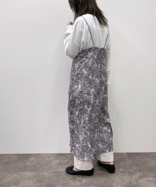 apres jour mignon(アプレジュールミニョン)の「マーブル柄キャミワンピース【ZOZOTOWN限定アイテム】(ワンピース・レディース・ベージュ/ダークパープル/ブルー系その他・X-LARGE/フリー)」の16枚目の写真