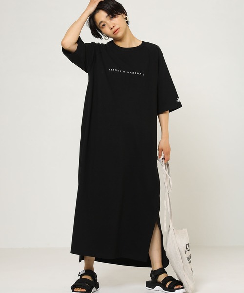 FRANKLIN & MARSHALL（フランクリンマーシャル）の「FRANKLIN ＆ MARSHALL/フランクリンマーシャル 別注コットンビッグTワンピース（ワンピース・レディース・ブラック/ホワイト・マルチサイズ）」の2枚目の写真