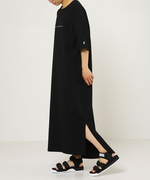 FRANKLIN & MARSHALL（フランクリンマーシャル）の「FRANKLIN ＆ MARSHALL/フランクリンマーシャル 別注コットンビッグTワンピース（ワンピース・レディース・ブラック/ホワイト・マルチサイズ）」の4枚目の写真