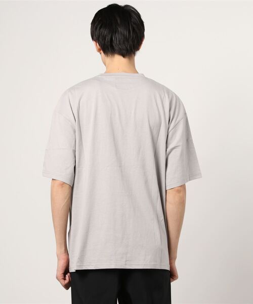 roarLUCK(ロアーラック)の「roarLUCK(ロアーラック)グラデーションロゴプリントTシャツ(Tシャツ/カットソー・メンズ・ホワイト/グレー/イエロー/ブラック/ブルー/グリーン・L/M/S/XL)」の17枚目の写真