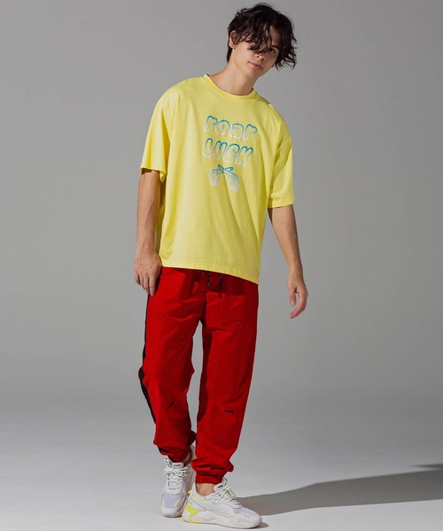 roarLUCK(ロアーラック)の「roarLUCK(ロアーラック)グラデーションロゴプリントTシャツ(Tシャツ/カットソー・メンズ・ホワイト/グレー/イエロー/ブラック/ブルー/グリーン・L/M/S/XL)」の11枚目の写真