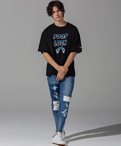 roarLUCK(ロアーラック)の「roarLUCK(ロアーラック)グラデーションロゴプリントTシャツ(Tシャツ/カットソー・メンズ・ホワイト/グレー/イエロー/ブラック/ブルー/グリーン・L/M/S/XL)」の9枚目の写真