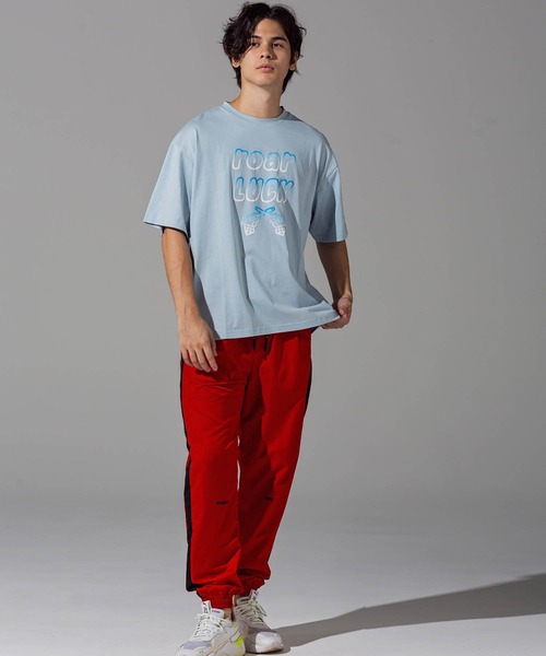 roarLUCK(ロアーラック)の「roarLUCK(ロアーラック)グラデーションロゴプリントTシャツ(Tシャツ/カットソー・メンズ・ホワイト/グレー/イエロー/ブラック/ブルー/グリーン・L/M/S/XL)」の14枚目の写真