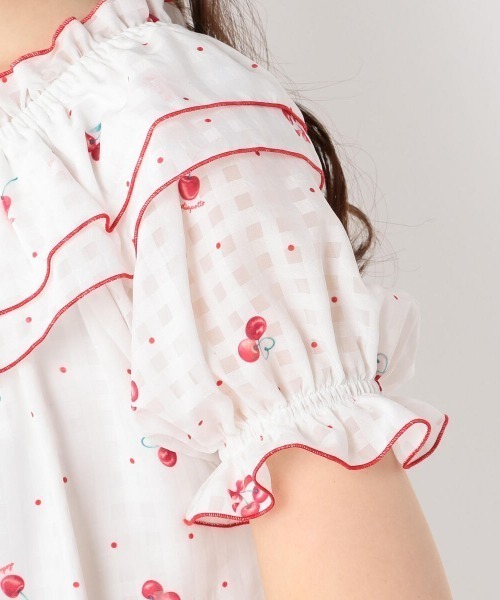 LODISPOTTO(ロディスポット)の「ギンガムチェリーオフショルブラウス(シャツ/ブラウス・レディース・ホワイト/ブラック・MEDIUM)」の3枚目の写真