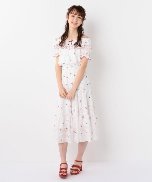 LODISPOTTO(ロディスポット)の「ギンガムチェリーオフショルブラウス(シャツ/ブラウス・レディース・ホワイト/ブラック・MEDIUM)」の5枚目の写真