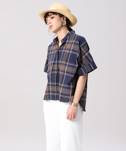 Maison de Beige(メゾンドベージュ)の「《Maison de Beige》マドラスチェックブラウス(シャツ/ブラウス・レディース・ネイビー・9号/7号)」の2枚目の写真