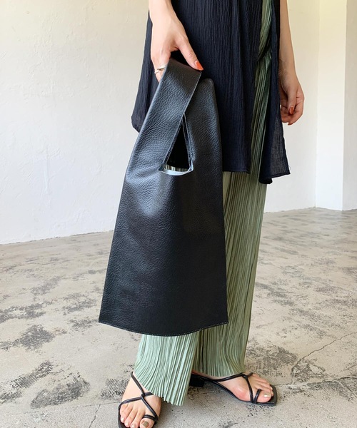 LIAN（リアン）の「【Made in Japan】エコバッグ型レザートート（エコバッグ/サブバッグ・レディース・オフホワイト/ブラック/グレイッシュベージュ/グリーン・FREE）」の7枚目の写真