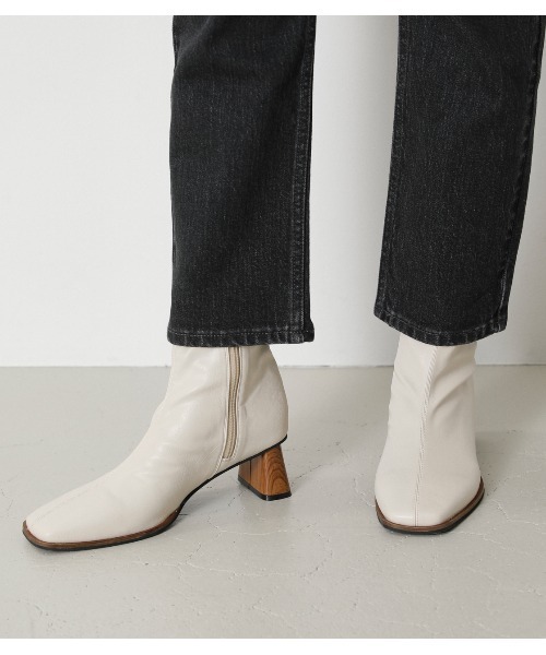 crie conforto（クリーコンフォルト）の「ウッドヒールショートブーツ（ブーツ・レディース・アイボリー/カーキ/ブラック・MEDIUM/SMALL/LARGE）」の2枚目の写真