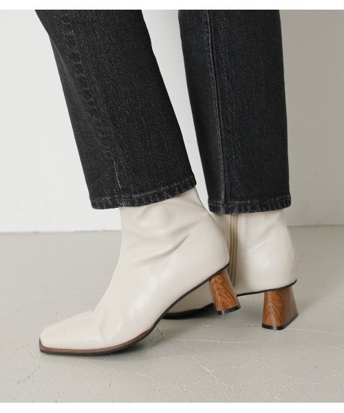 crie conforto（クリーコンフォルト）の「ウッドヒールショートブーツ（ブーツ・レディース・アイボリー/カーキ/ブラック・MEDIUM/SMALL/LARGE）」の14枚目の写真