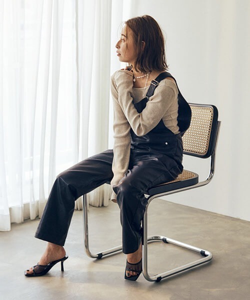 CREDONA(クレドナ)の「エコレザーサロペット(サロペット/オーバーオール・レディース・ブラック・S/M)」の11枚目の写真