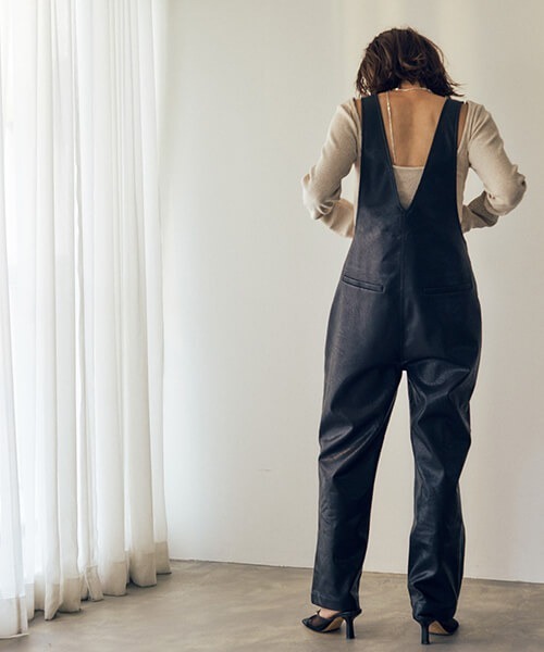 CREDONA(クレドナ)の「エコレザーサロペット(サロペット/オーバーオール・レディース・ブラック・S/M)」の6枚目の写真