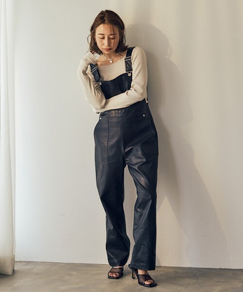 CREDONA(クレドナ)の「エコレザーサロペット(サロペット/オーバーオール・レディース・ブラック・S/M)」の9枚目の写真