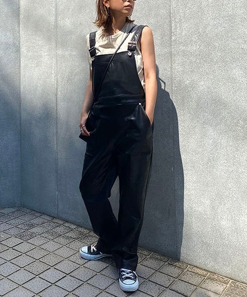 CREDONA(クレドナ)の「エコレザーサロペット(サロペット/オーバーオール・レディース・ブラック・S/M)」の3枚目の写真