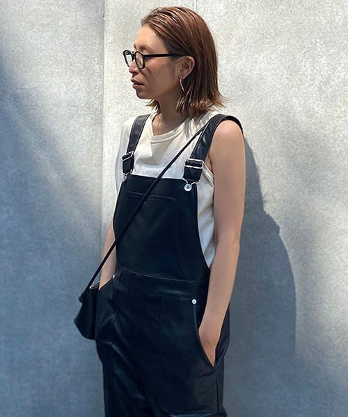 CREDONA(クレドナ)の「エコレザーサロペット(サロペット/オーバーオール・レディース・ブラック・S/M)」の5枚目の写真