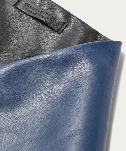 BEAUTY&YOUTH UNITED ARROWS（ビューティーアンドユースユナイテッドアローズ）の「BY フェイクレザー リバーシブル トライアングル スカーフ（バンダナ/スカーフ・レディース・ブラック/オリーブ・FREE）」の11枚目の写真