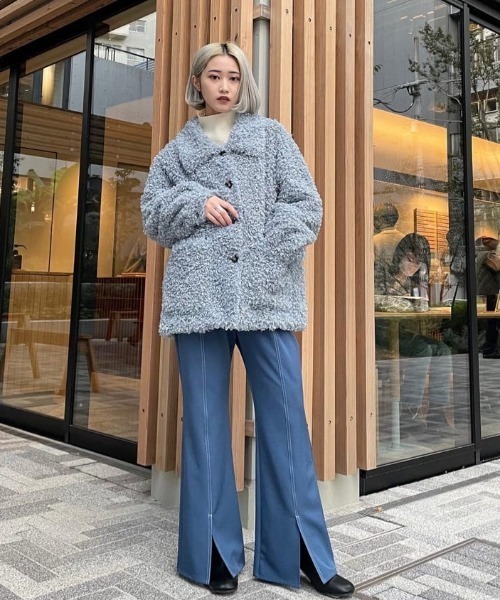 Lui's（ルイス）の「フェイクカルガンジャケット（ムートンコート・レディース・サックスブルー/ダークブラウン/ライトベージュ・FREE）」の4枚目の写真