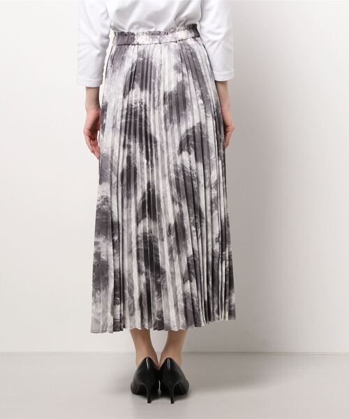 m.f.editorial（エムエフエディトリアル）の「m.f.エディトリアル レディースマーブルプリント プリーツロングスカート（スカート・レディース・ライトグレー・MEDIUM/LARGE/S）」の3枚目の写真