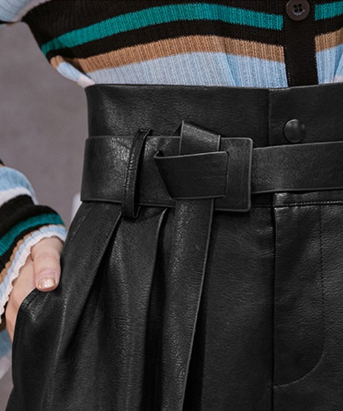 Grandeir（グランディール）の「フェイクレザー ショートパンツ（その他パンツ・レディース・ブラック/モカ・M）」の9枚目の写真