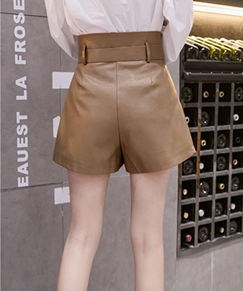 Grandeir（グランディール）の「フェイクレザー ショートパンツ（その他パンツ・レディース・ブラック/モカ・M）」の4枚目の写真