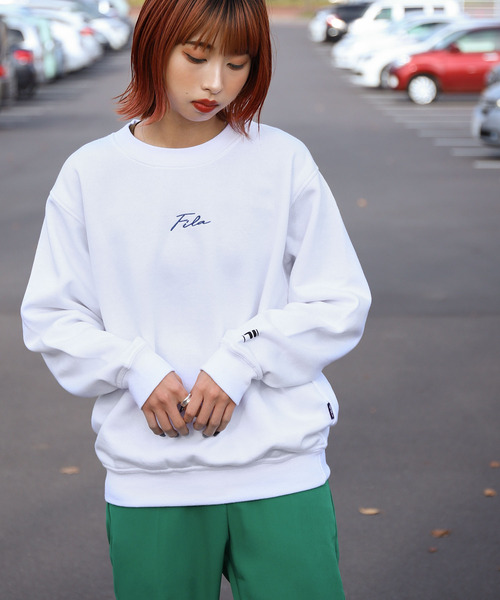 FILA(フィラ)の「【FILA】 刺繍クルースウェット(スウェット・レディース・ブラック/ホワイト系/ホワイト系3/ブラック系/アイボリー系2/ネイビー系/ネイビー系2/ネイビー/アイボリー系/ホワイト系1/アイボリー系3/ホワイト/オートミール/ホワイト系4/アイボリー系1/ネイビー系1/ホワイト系2/アイボリー系4・X-LARGE/LARGE/MEDIUM)」の3枚目の写真