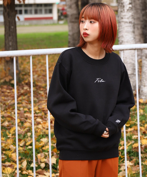 FILA(フィラ)の「【FILA】 刺繍クルースウェット(スウェット・レディース・ブラック/ホワイト系/ホワイト系3/ブラック系/アイボリー系2/ネイビー系/ネイビー系2/ネイビー/アイボリー系/ホワイト系1/アイボリー系3/ホワイト/オートミール/ホワイト系4/アイボリー系1/ネイビー系1/ホワイト系2/アイボリー系4・X-LARGE/LARGE/MEDIUM)」の7枚目の写真