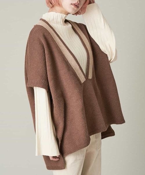 A de a.v.v(アードアー・ヴェ・ヴェ)の「Vネックチルデンポンチョベストニット(ニット/セーター・レディース・ブラック/アイボリー/モカ・39)」の3枚目の写真