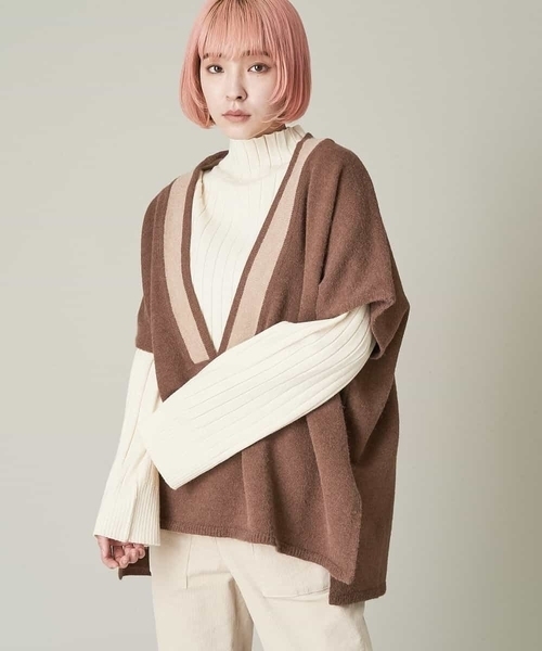 A de a.v.v(アードアー・ヴェ・ヴェ)の「Vネックチルデンポンチョベストニット(ニット/セーター・レディース・ブラック/アイボリー/モカ・39)」の15枚目の写真