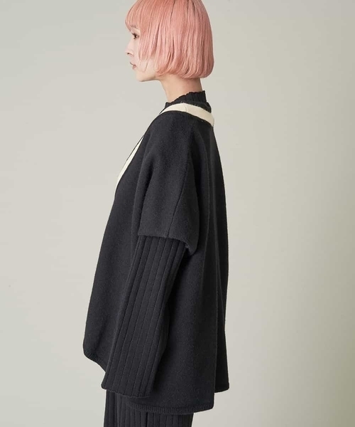 A de a.v.v(アードアー・ヴェ・ヴェ)の「Vネックチルデンポンチョベストニット(ニット/セーター・レディース・ブラック/アイボリー/モカ・39)」の16枚目の写真