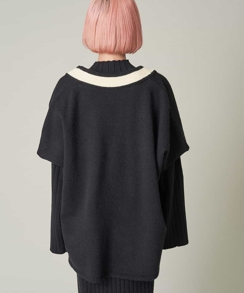 A de a.v.v(アードアー・ヴェ・ヴェ)の「Vネックチルデンポンチョベストニット(ニット/セーター・レディース・ブラック/アイボリー/モカ・39)」の17枚目の写真