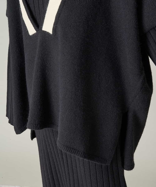 A de a.v.v(アードアー・ヴェ・ヴェ)の「Vネックチルデンポンチョベストニット(ニット/セーター・レディース・ブラック/アイボリー/モカ・39)」の20枚目の写真