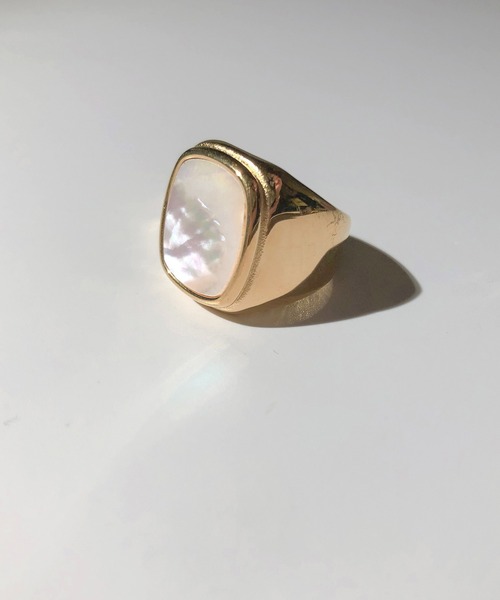 TUWAKRIM（トゥワクリム）の「スクエアシェルリング（リング・レディース・ゴールド・M/L/LL）」の5枚目の写真