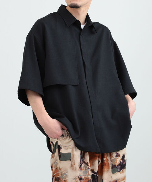 BeAMS DOT（ビームスドット）の「【WEB限定】BeAMS DOT / ショートスリーブ ヨークシャツ（シャツ/ブラウス・メンズ・ブラック/ベージュ・MEDIUM/LARGE）」の4枚目の写真