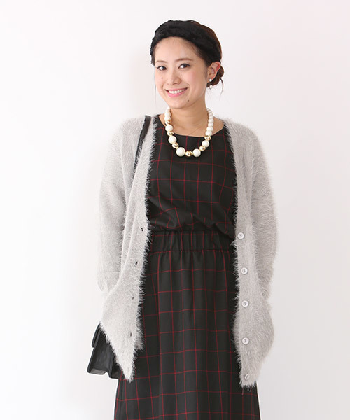 mystic(ミスティック)の「フェザーVネックカーディガン(カーディガン/ボレロ・レディース・オフホワイト/グレー/ベージュ・フリ-)」の3枚目の写真