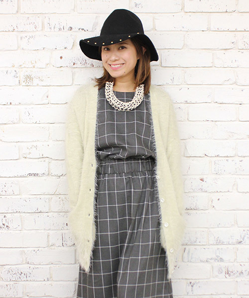 mystic(ミスティック)の「フェザーVネックカーディガン(カーディガン/ボレロ・レディース・オフホワイト/グレー/ベージュ・フリ-)」の2枚目の写真