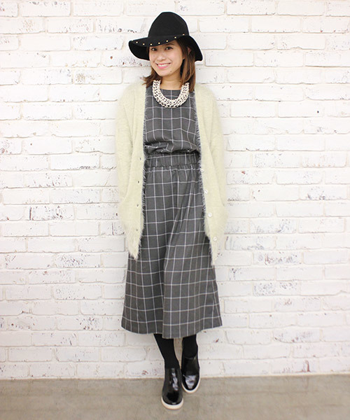 mystic(ミスティック)の「フェザーVネックカーディガン(カーディガン/ボレロ・レディース・オフホワイト/グレー/ベージュ・フリ-)」の5枚目の写真