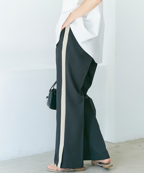 LAVEANGE(ラビアンジェ)の「サイドラインスリットパンツ(その他パンツ・レディース・パープル/ライトブルー/ブラック/ベージュ/チャコールグレー・3L/L/M/4L/LL)」の8枚目の写真