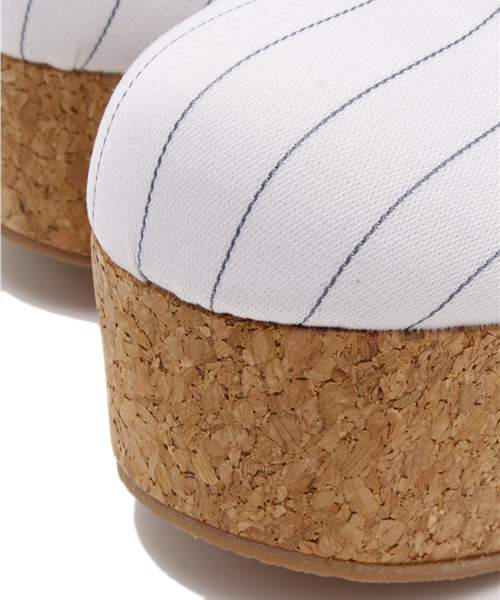 one after another NICE CLAUP（ワンアフターアナザーナイスクラップ）の「【mer5月号掲載　ナイスクラップ】厚底レースアップシューズ（ブーティ・レディース・ストライプ/ブラック/ベージュ・SMALL/MEDIUM/LARGE）」の4枚目の写真