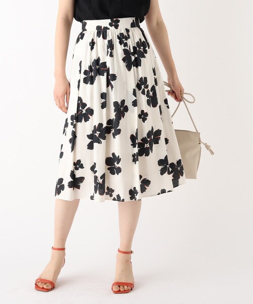 index（インデックス）の「◆フローラルパターンフレアスカート【WEB限定サイズ】（スカート・レディース・グリーン系その他2/ブラック系/アイボリー系・40/38/42/36）」の3枚目の写真