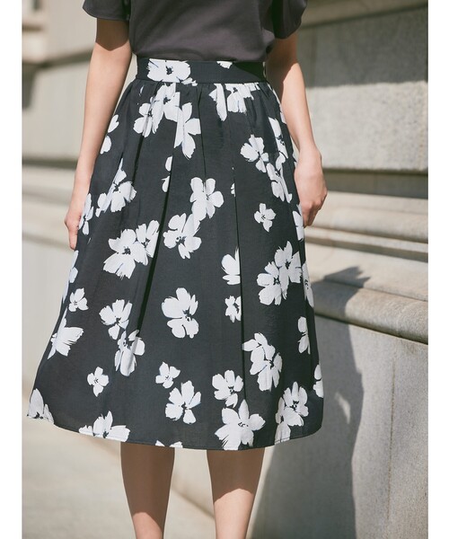 index（インデックス）の「◆フローラルパターンフレアスカート【WEB限定サイズ】（スカート・レディース・グリーン系その他2/ブラック系/アイボリー系・40/38/42/36）」の19枚目の写真